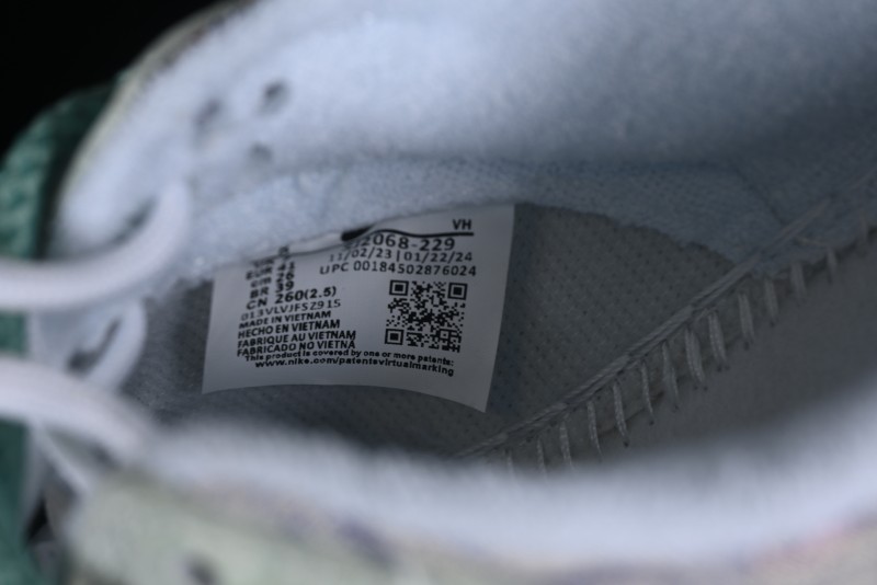 Nike SB Dunk Low Limited Edition Year of the Dragon - SJ2068-229