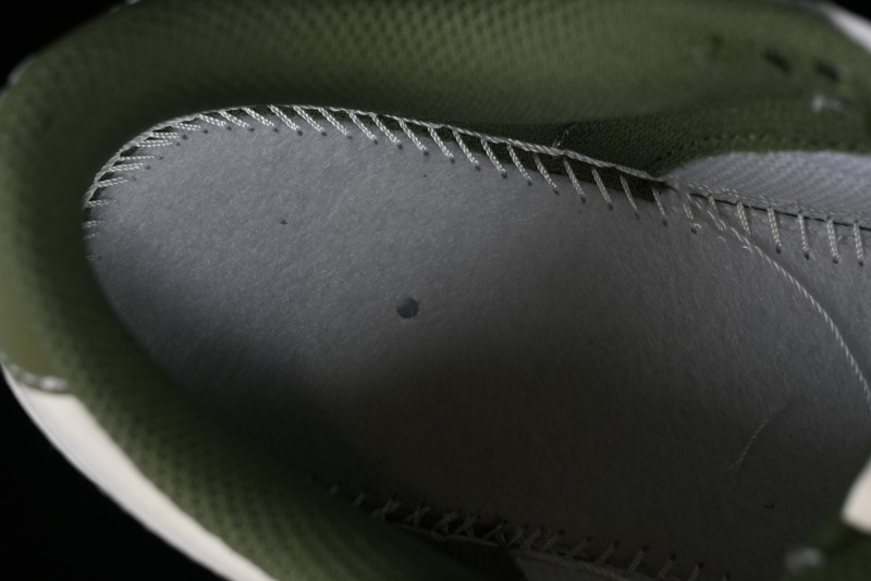 Nike SB Dunk Low Supreme Collaboration - Military Green Canvas Anniversary Custom Low-Top Casual Skate Shoes - BB6698-516