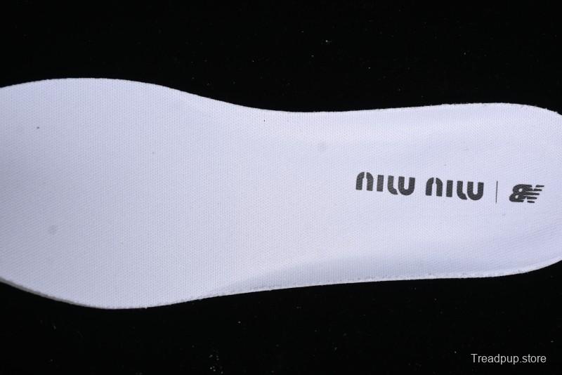 Miu Miu x New Balance 530 Low-Top Retro Running Sneakers with Deconstructed Design - 38165