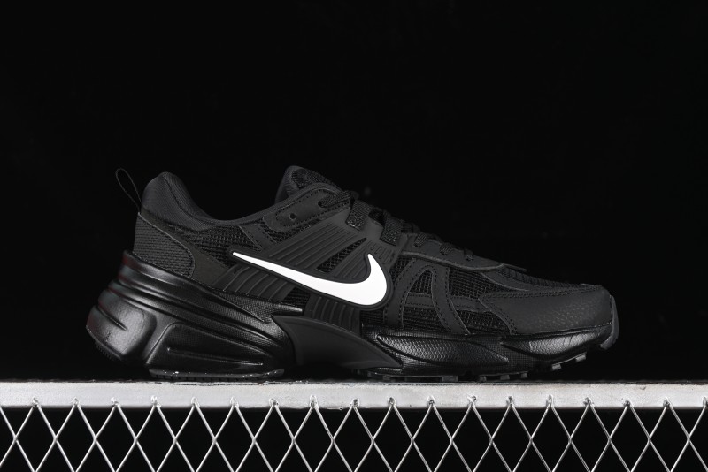 Nike Runtekk Run Retro Low-Top Running Shoes with Cushlon Midsole and Anti-Slip Design - HQ1582-001