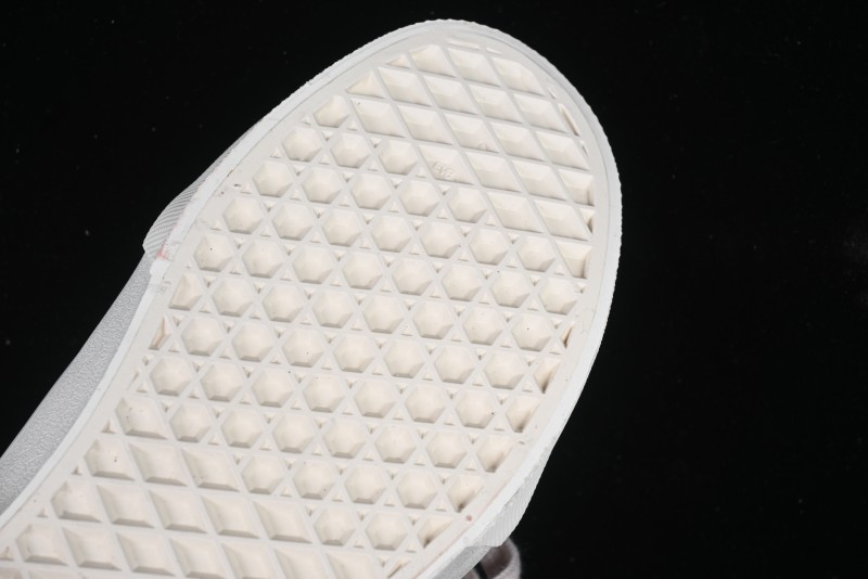 Vans Knu Skool Low-Top Retro Casual Vulcanized Sneakers in Off-White Pink - VN0009QPNK