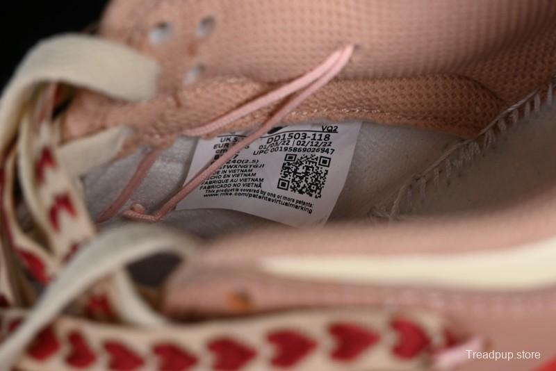 Nike Dunk Low SB Christmas Gift Strawberry Cake Casual Sneakers with Dual Laces - DD1503-118