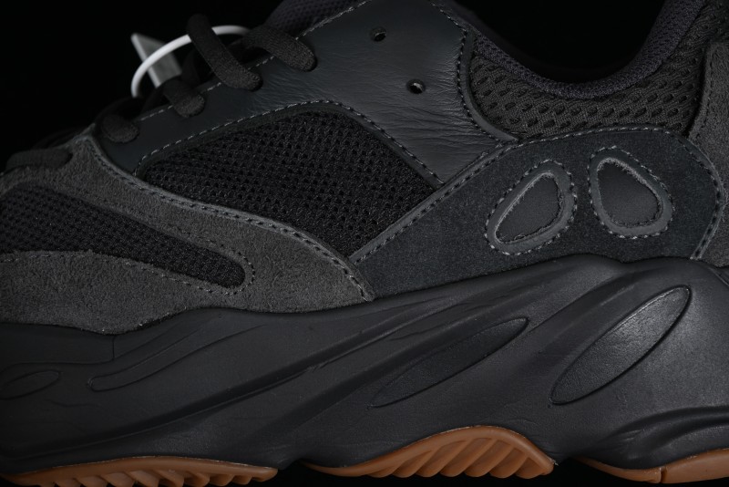 Adidas Yeezy Boost 700 V2 Utility Black Running Shoes with 3M Reflective Details - FV5304