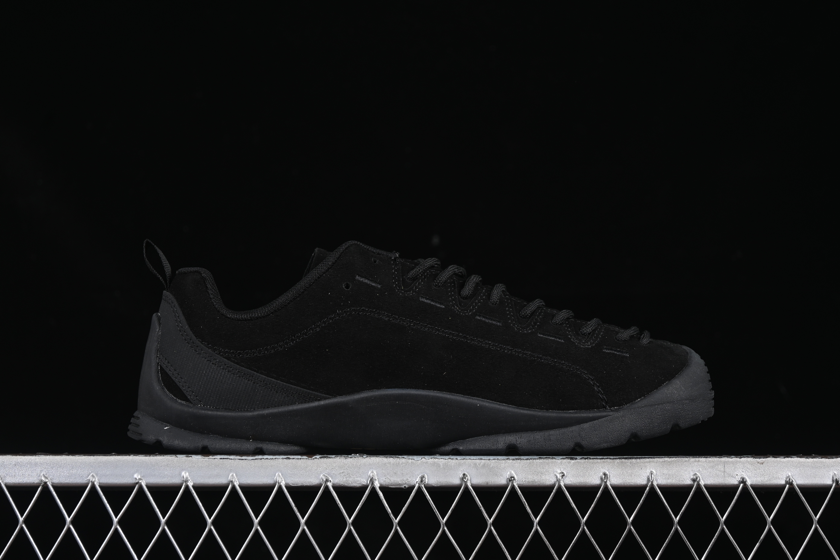 KEEN Men's Jasper II Waterproof Sneaker - All-Black Minimalist Design