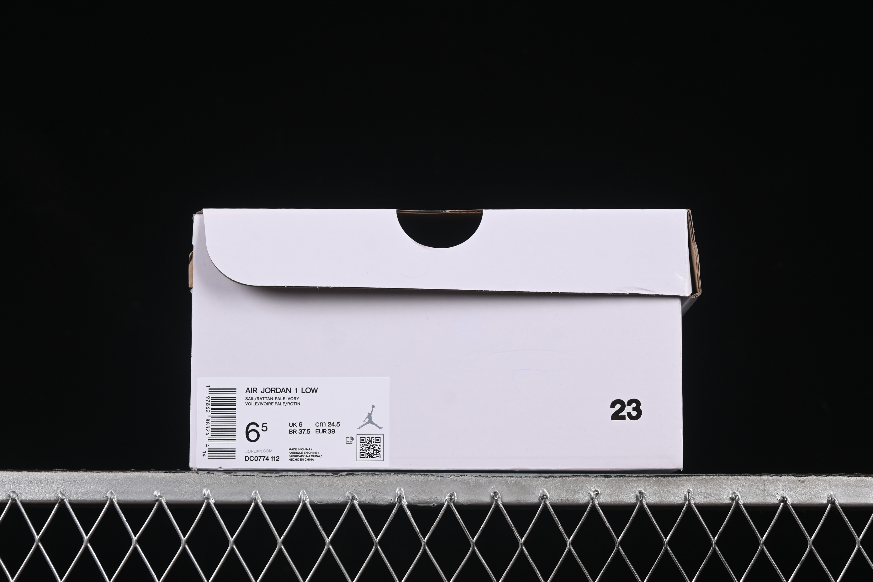 Nike Air Jordan 1 Low AJ1 Casual Sneakers in White - DC0774-112