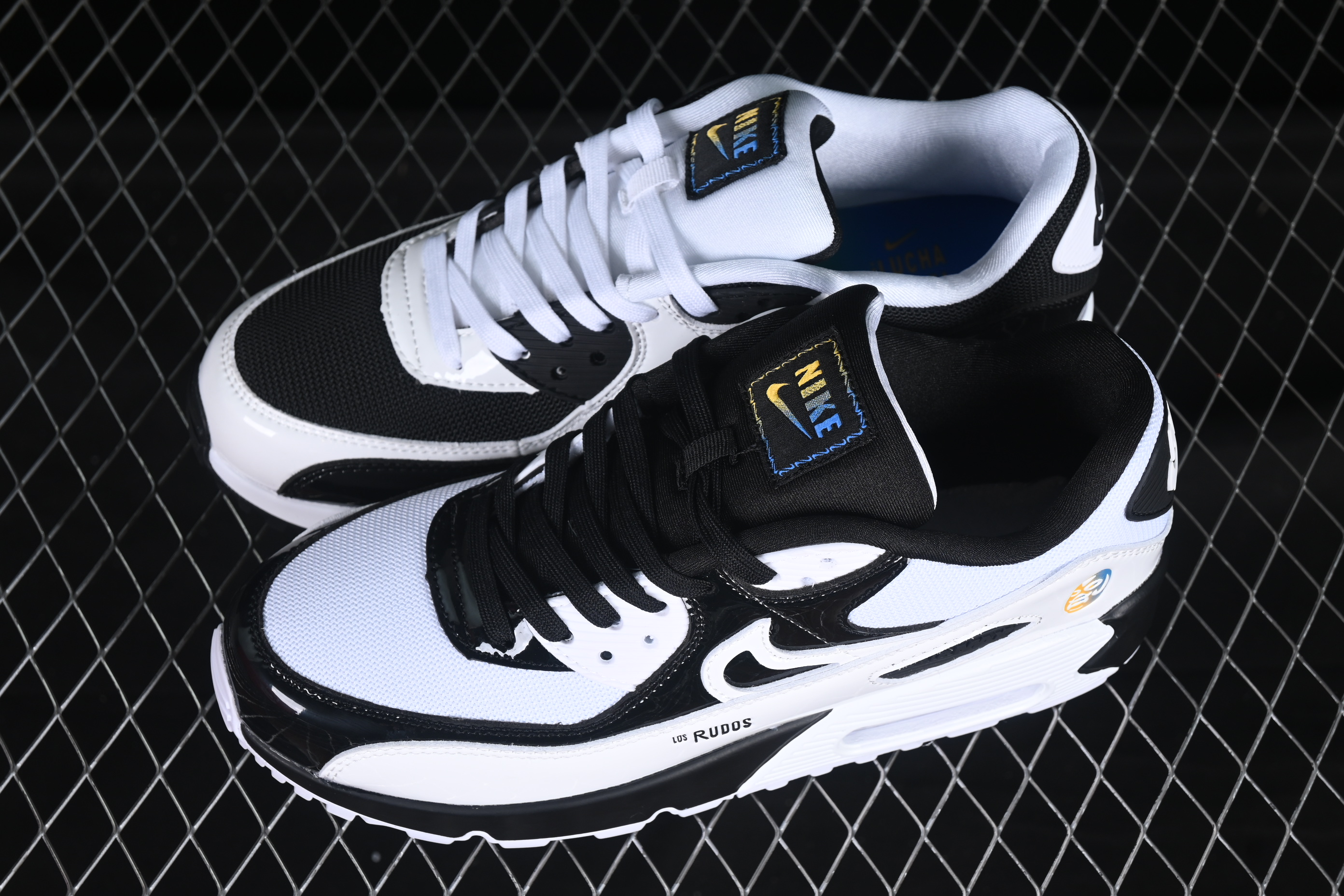 Nike Air Max 90 Retro Running Shoes with Visible Air Cushion - DM6178-010