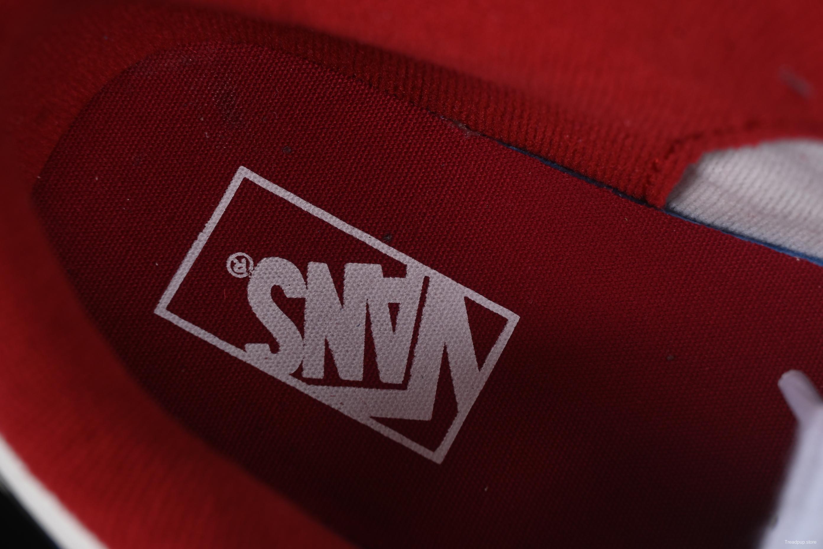 Vans Knu Skool Low Top Retro Chunky Sneakers with Oversized Logo - VN0009QC377