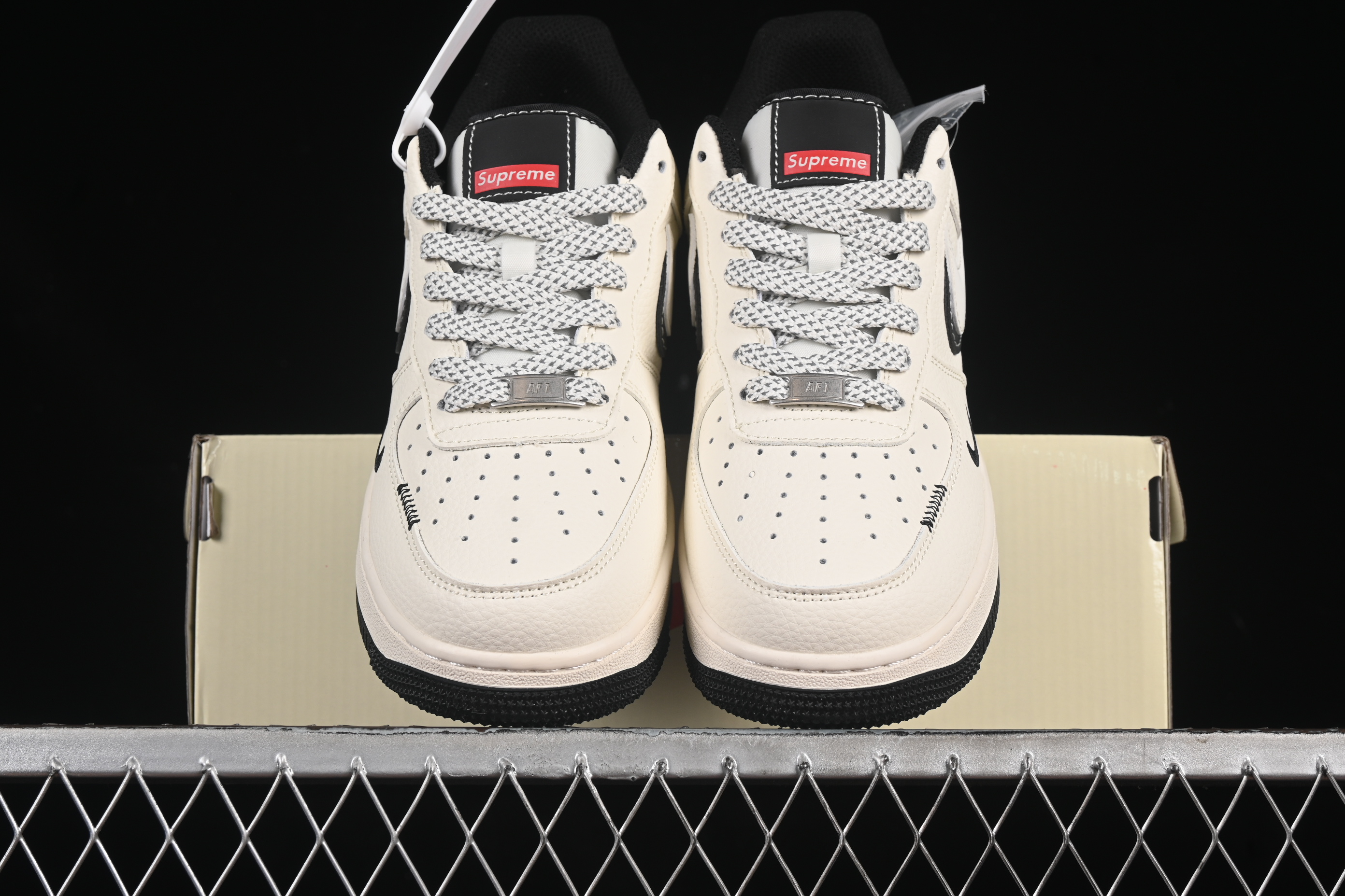 Nike Air Force 1 '07 Low Supreme Collaboration White Black Double Swoosh Casual Sneakers - XS1958-545