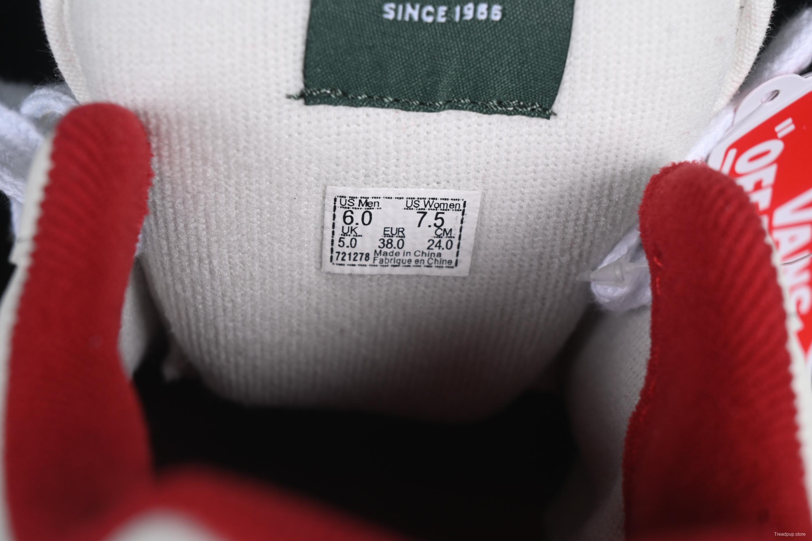 Vans Knu Skool Low Top Retro Chunky Sneakers with Oversized Logo - VN0009QC377