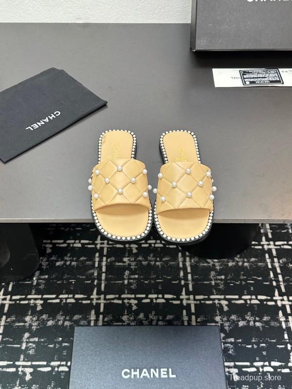 2025 Slippers Chanel Beige Lambskin Pearl