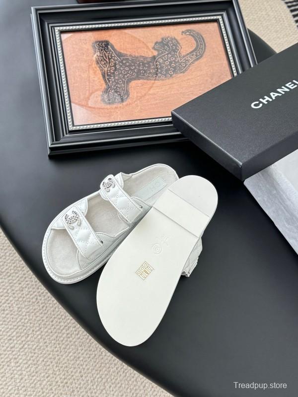 2025 Women Chanel White Leather Slippers LY00310