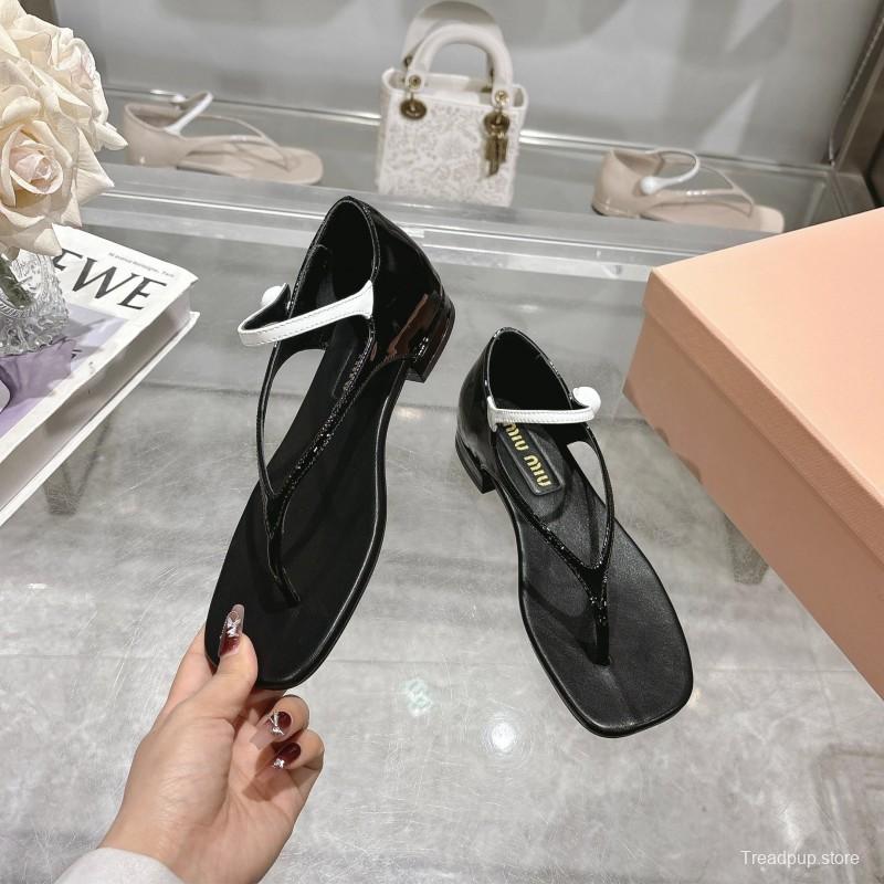 2025 Women Miu Miu Black Patent Leather T-strap Sandals With Contrast Strap KFY00289 (F)