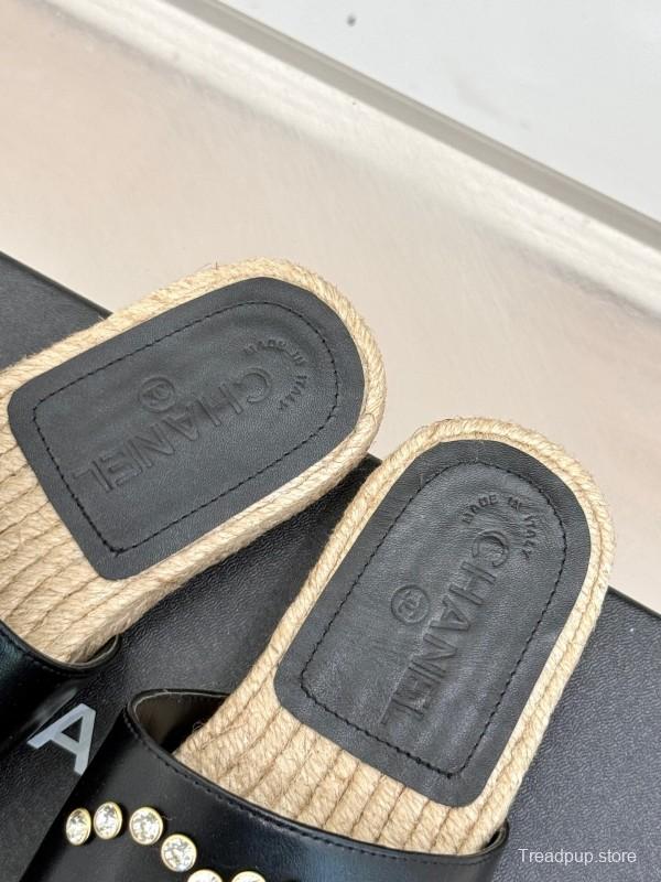 2025 Slippers Chanel Black Leather Slippers
