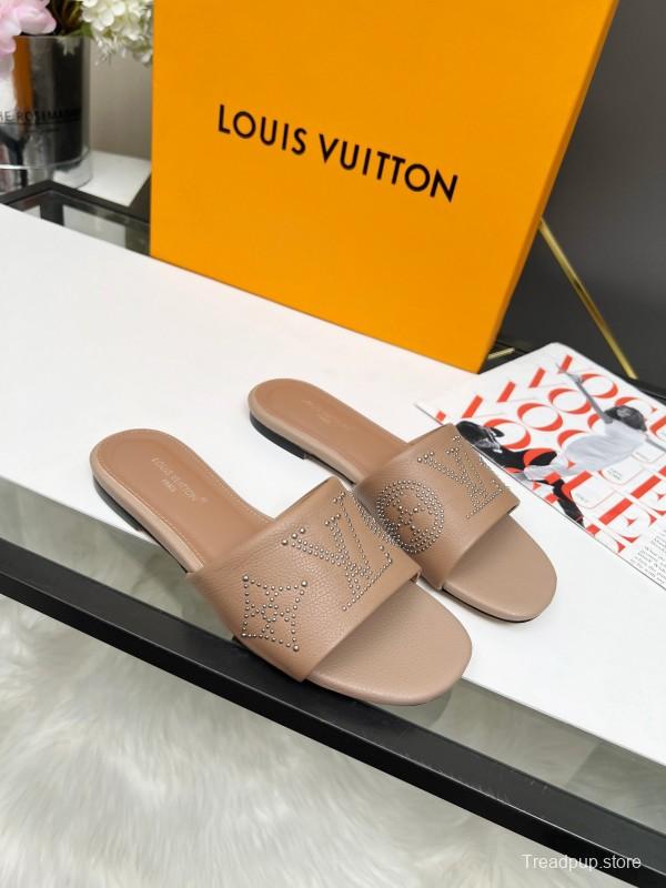 2025 Slippers Louis Vuitton Beige Leather Studded LY00200