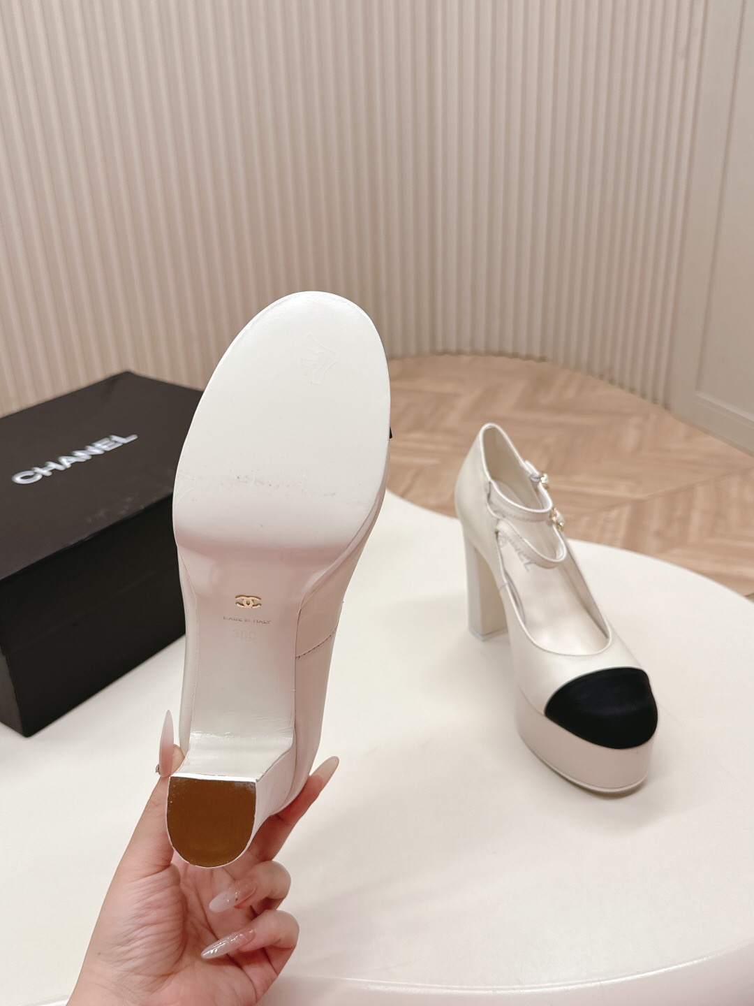 2025 Women Chanel White Black Leather Platform Mary Jane KFY00350