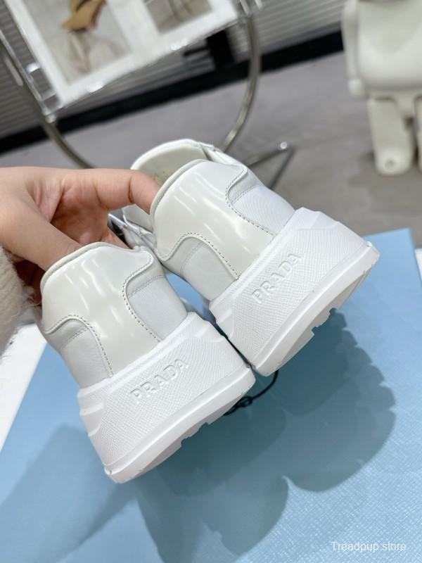2025 Unisex Prada White Leather Sneakers KFY00310