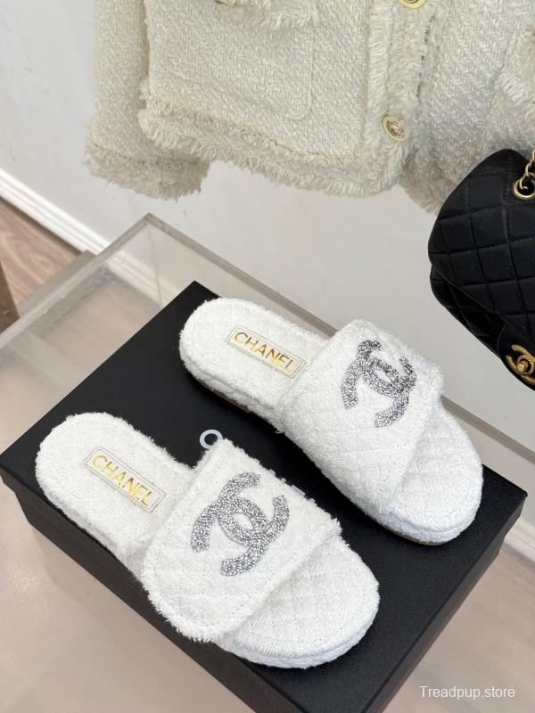 2025 Slippers Chanel White Terry Cloth Crystal CC Logo KFY00220