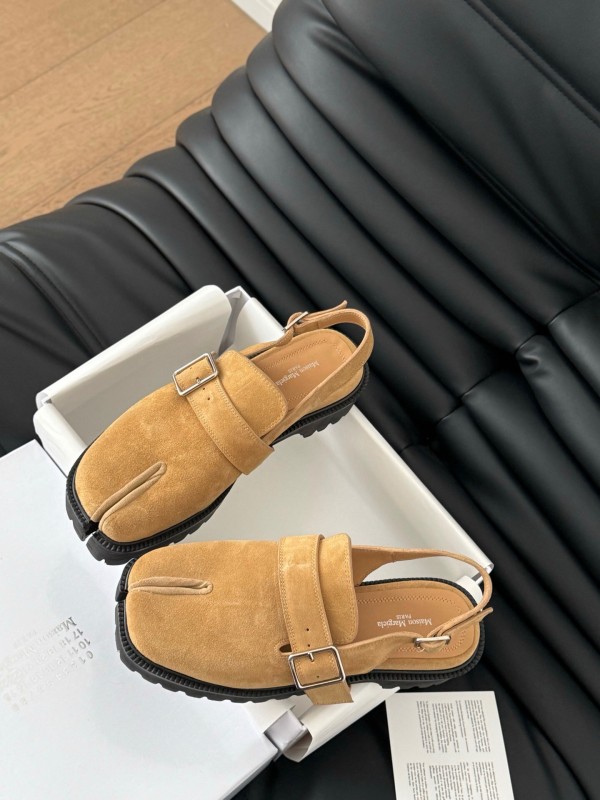 2025 Women MM6 Tan Suede Slingback Split-toe Shoes KFY00310