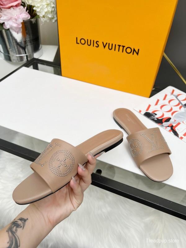 2025 Slippers Louis Vuitton Beige Leather Studded LY00200