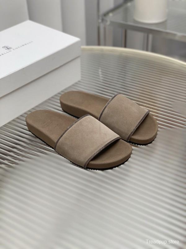 2025 Unisex Brunello Cucinelli Beige Suede Flat Slides Handcrafted With Rubber Sole KFY00240