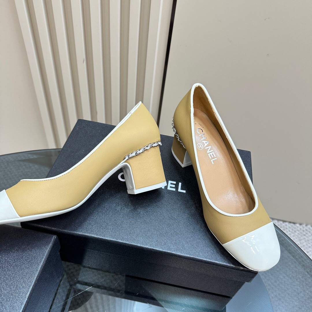 2025 Women Chanel Beige White Leather Pumps Chain Detail