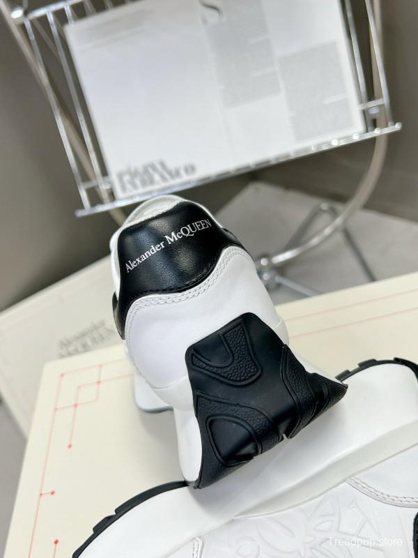 2024 Unisex Alexander McQueen White Black Leather Lambskin Sprint Sneakers MJ00370