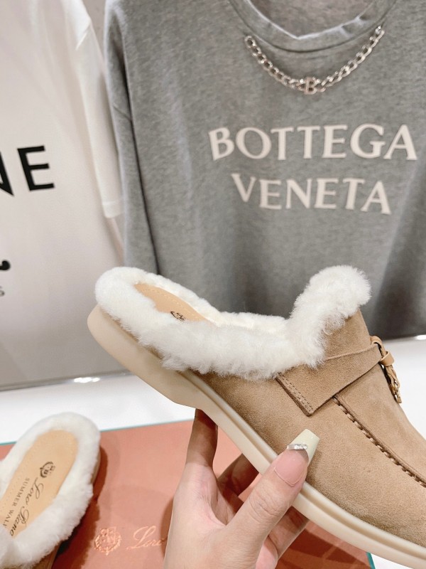 2024 Slippers LP Beige Suede Shearling MJ00310