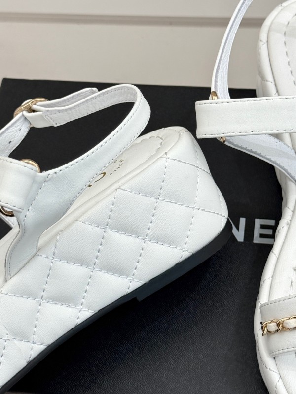 2025 Women Chanel White Leather Sandals Chain Decoration KFY00270