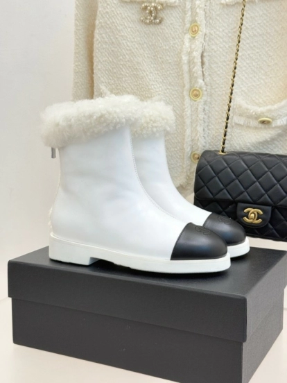 Chanel 25K Series Two-Tone CC Fur Snow Boots - KFY00300