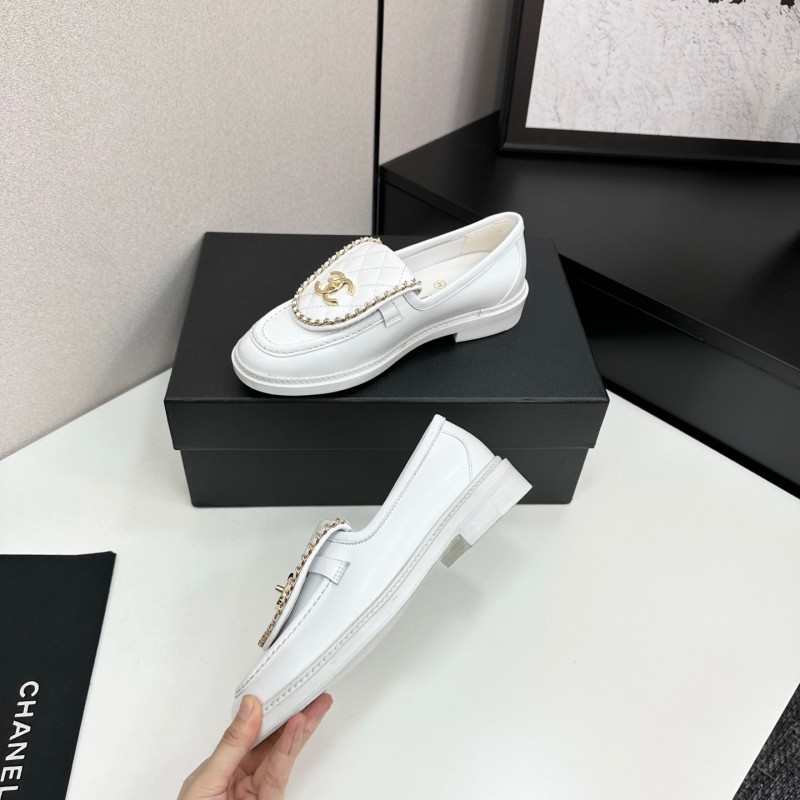 Chanel Classic Flap Chain CC Loafers with Buckle Closure - LY00320