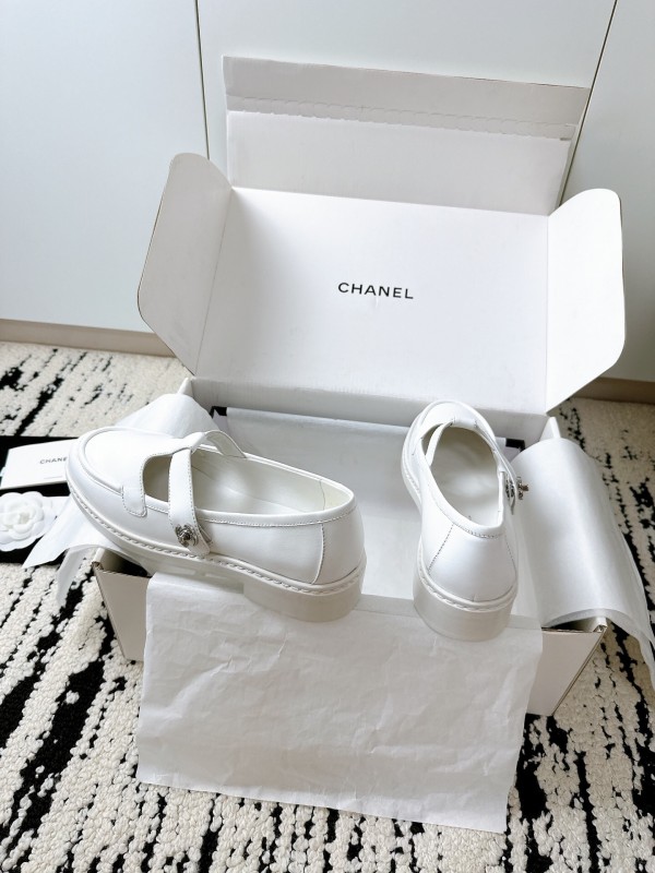 Chanel 2025 SS Loafers Classic Elegant Design - KFY00320