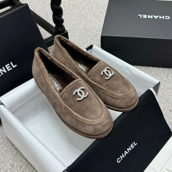 Chanel 2025 SS Teddy Fur Loafers with Double C Logo - KFY00300